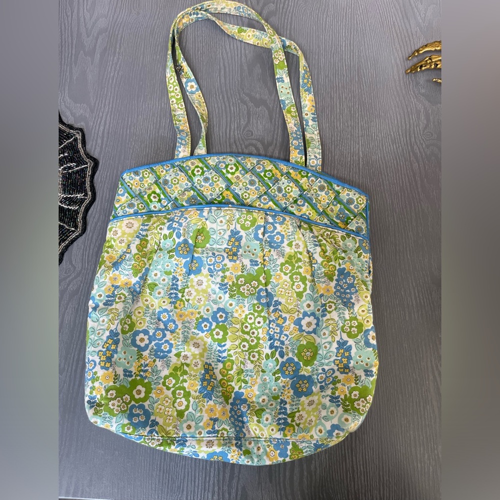 VERA BRADLEY TOTE BAG ENGLISH MEADOW Magnetic Close